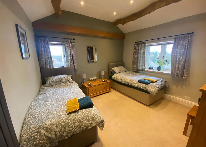 Top Hotels Near Silverstone Circuit Along A43